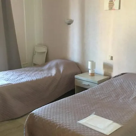 1 Face Aux Iles D'or Avec Parking, Port D'hyeres - Fr-1-335-182 Apartment *